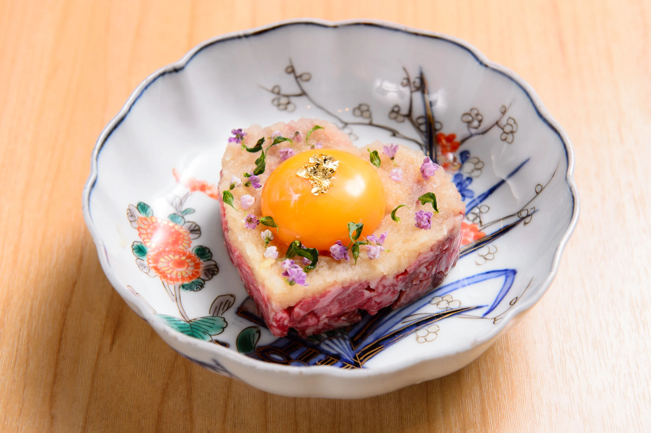卵黄を添えたユッケ